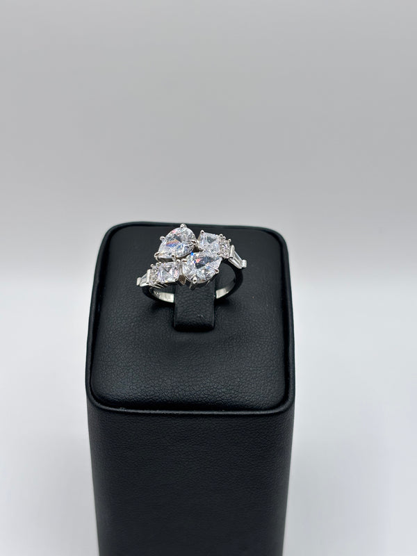 טבעת כסף עם אבן סברובסקי – עיצוב יוקרתי