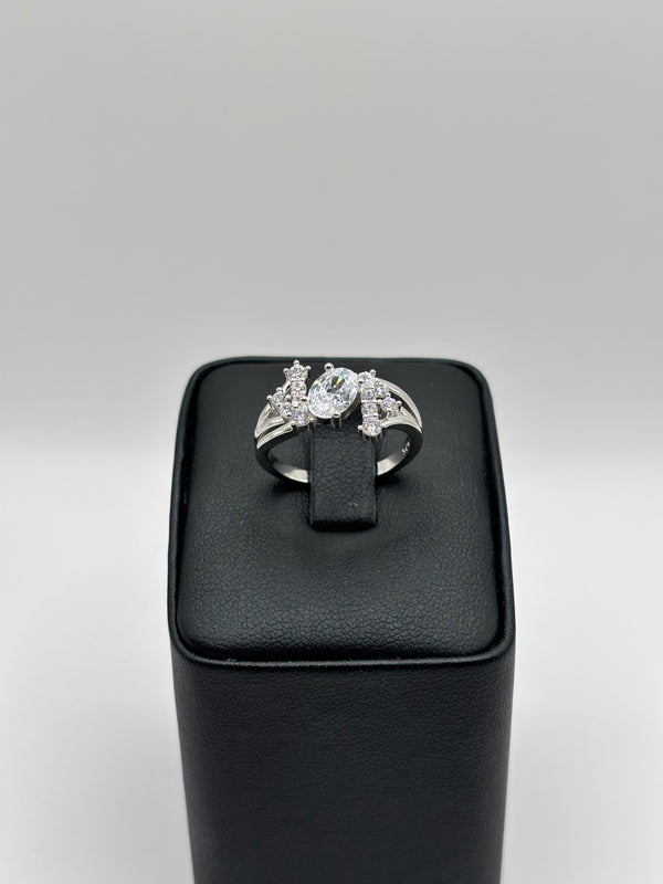 טבעת כסף עם אבן סברובסקי – עיצוב יוקרתי