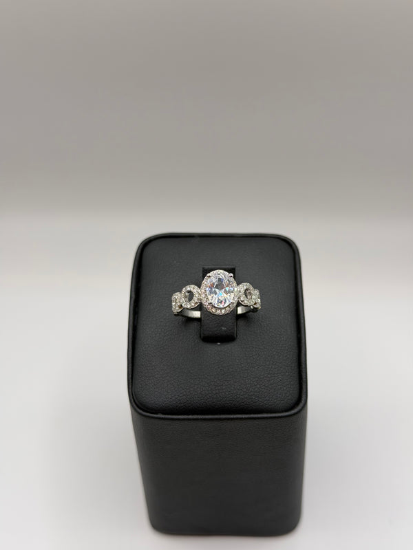 טבעת כסף עם אבן סברובסקי – עיצוב יוקרתי