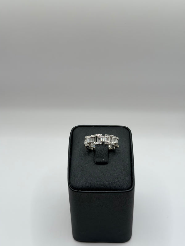 טבעת כסף עם אבן סברובסקי – עיצוב יוקרתי