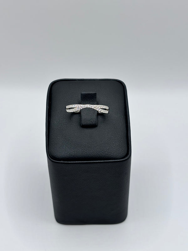 טבעת כסף עם אבן סברובסקי – עיצוב יוקרתי