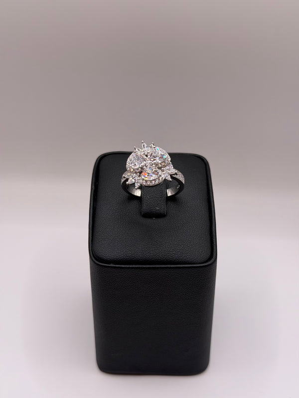 טבעת כסף עם אבן סברובסקי – עיצוב יוקרתי