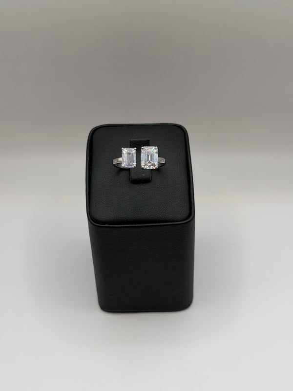 טבעת כסף עם אבן סברובסקי – עיצוב יוקרתי