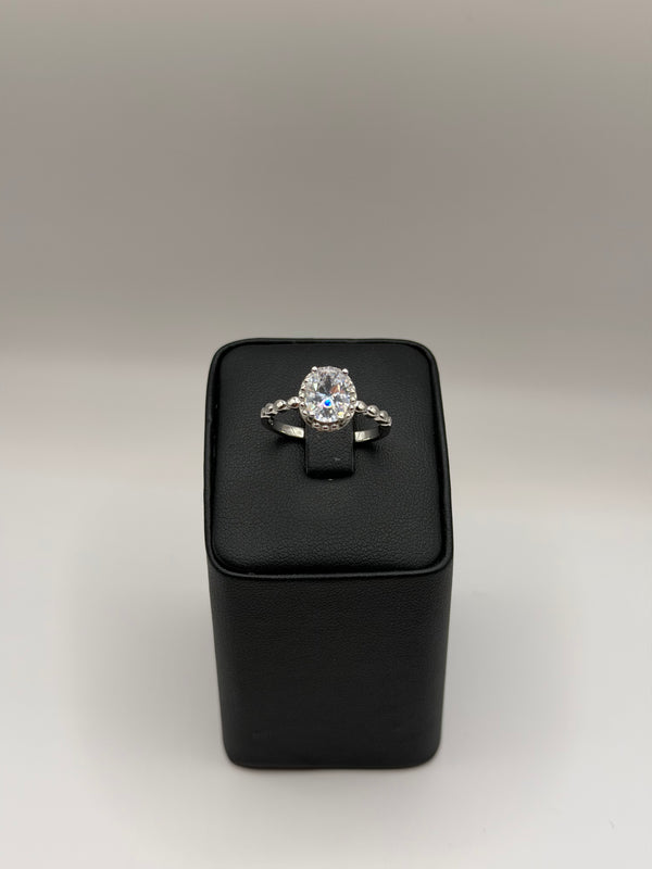 טבעת כסף עם אבן סברובסקי – עיצוב יוקרתי