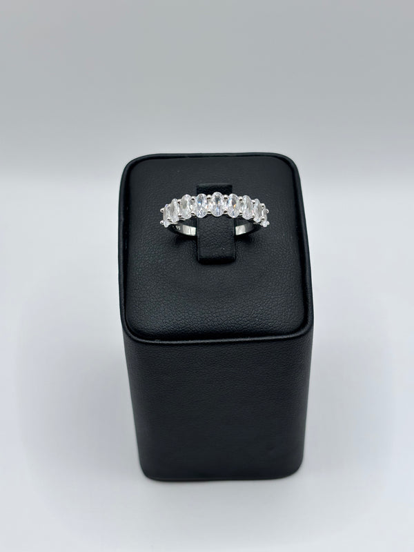 טבעת כסף עם אבן סברובסקי – עיצוב יוקרתי