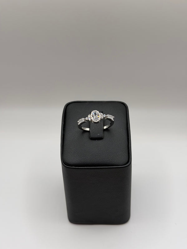 טבעת כסף עם אבן סברובסקי – עיצוב יוקרתי